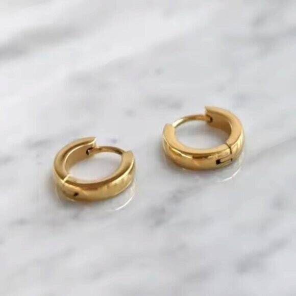 Huggies Gold Chunky huggie earrings Non-tarnish gold Waterproof EVERYDAY Earring - Picture 2 of 12